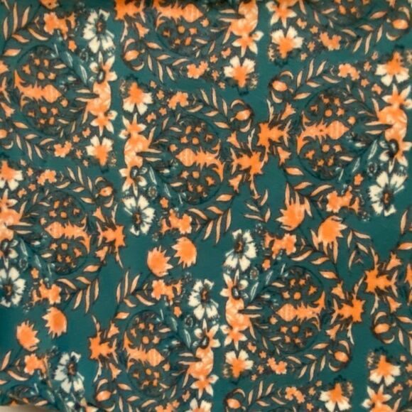 1415 LuLaRoe Leggings Size OS Green and Gold Leaves Print New - Picture 2 of 4